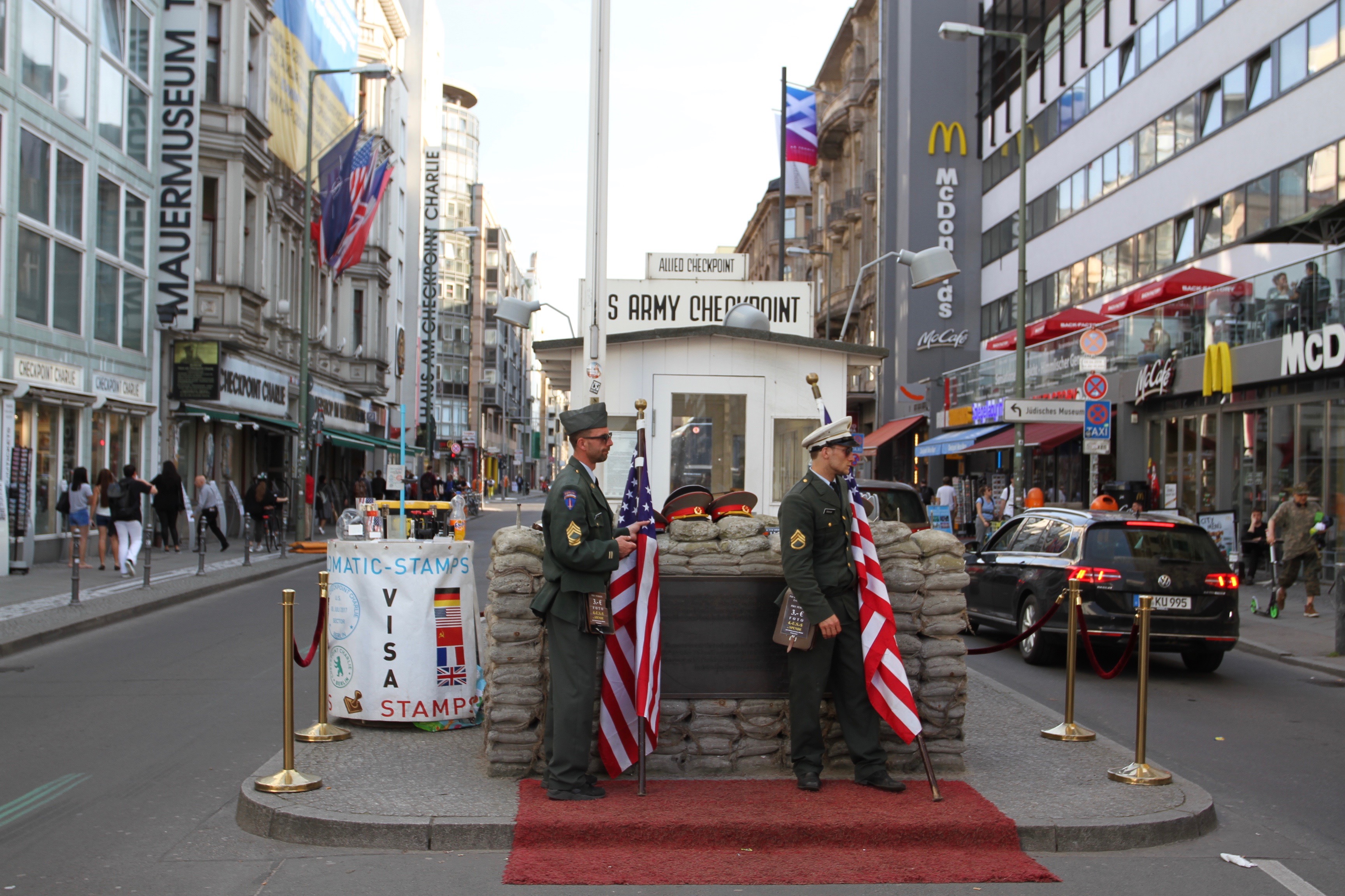 https://mdw-travel-data-us-east-1.s3.amazonaws.com/img/country/Germany/Checkpoint-Charlie/img_03.jpg