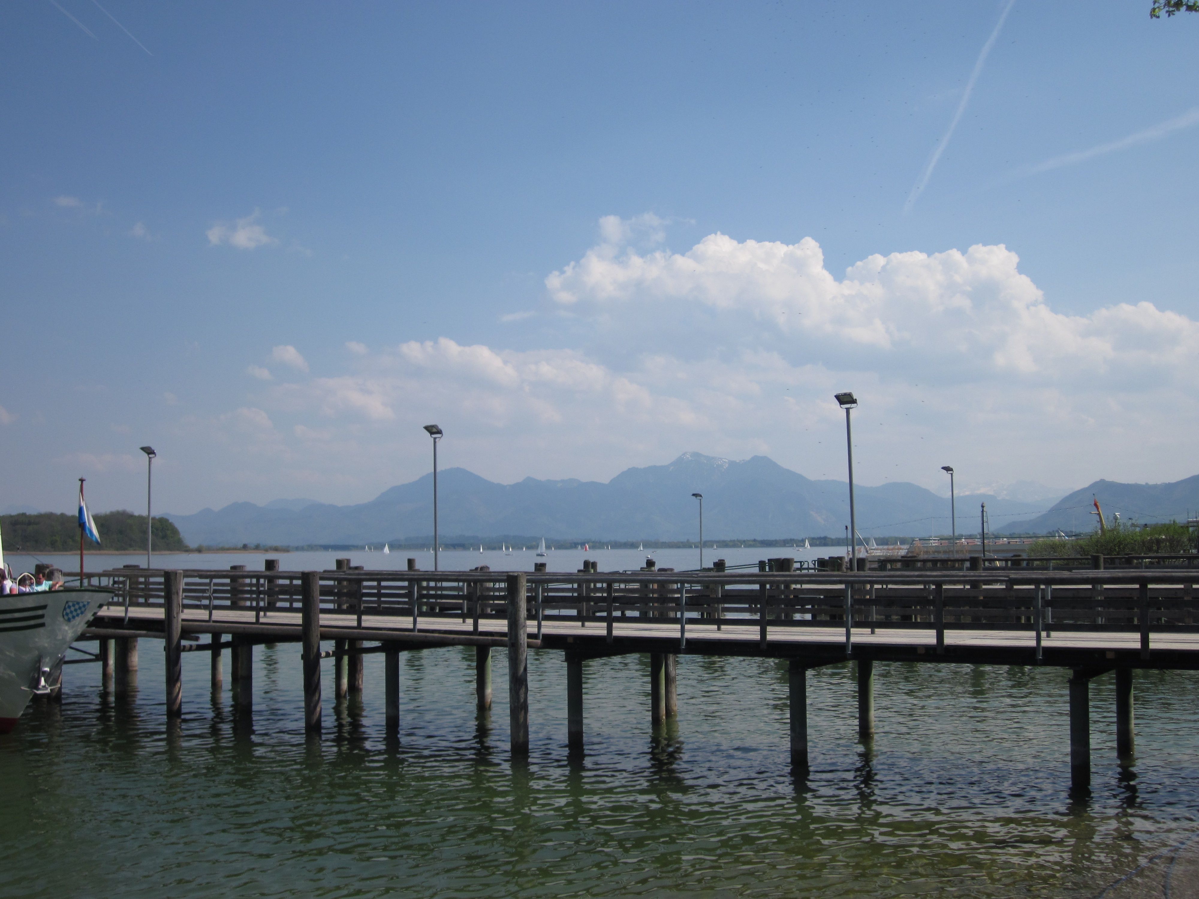 https://mdw-travel-data-us-east-1.s3.amazonaws.com/img/country/Germany/Chiemsee/img_00.jpg