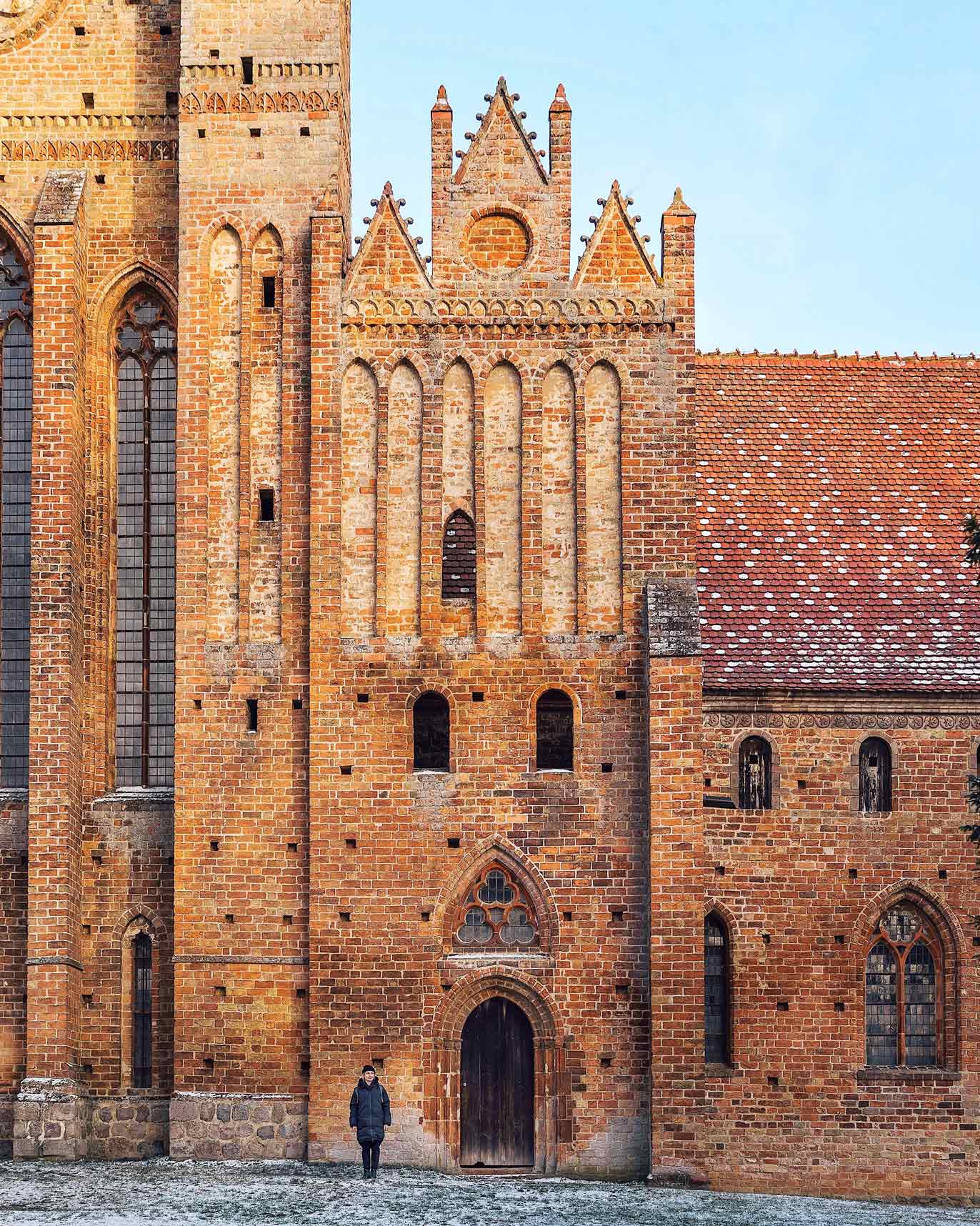 https://mdw-travel-data-us-east-1.s3.amazonaws.com/img/country/Germany/Chorin-Abbey/img_01.jpg