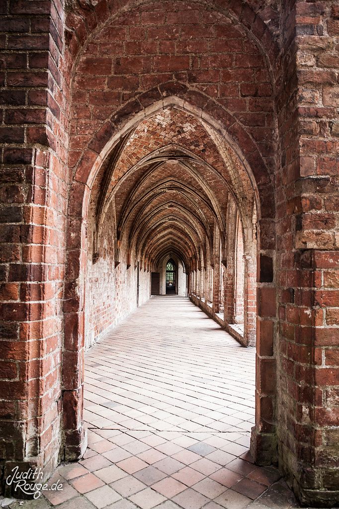 https://mdw-travel-data-us-east-1.s3.amazonaws.com/img/country/Germany/Chorin-Abbey/img_03.jpg