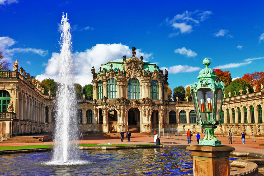 https://mdw-travel-data-us-east-1.s3.amazonaws.com/img/country/Germany/City-Wall/img_01.jpg