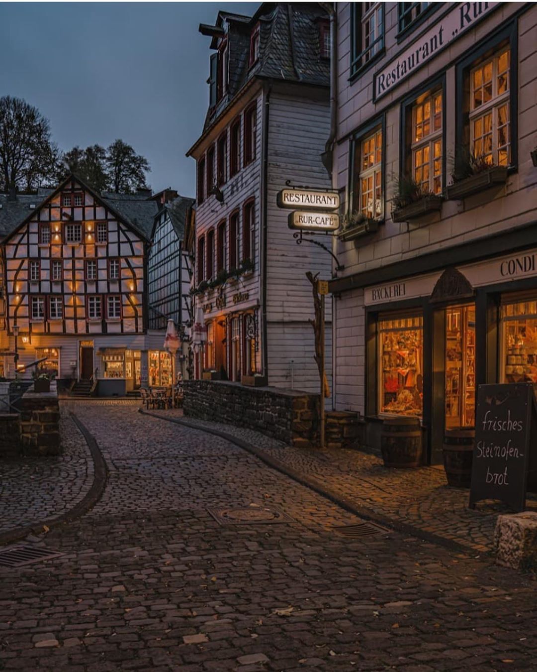 https://mdw-travel-data-us-east-1.s3.amazonaws.com/img/country/Germany/City-Wall/img_02.jpg