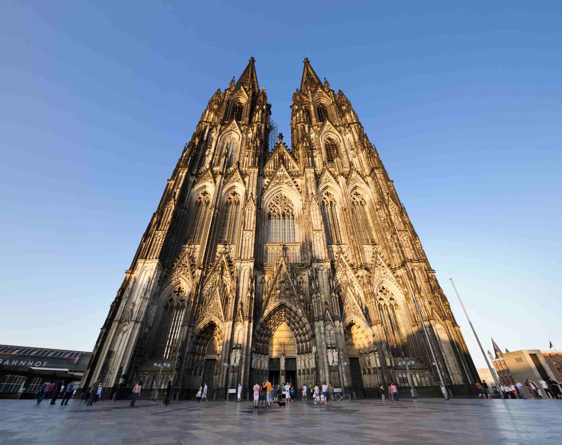 https://mdw-travel-data-us-east-1.s3.amazonaws.com/img/country/Germany/Cologne-City-Hall/img_01.jpg