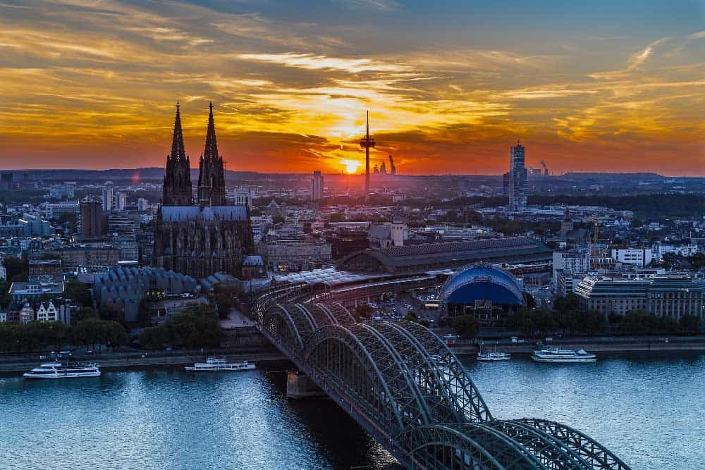 https://mdw-travel-data-us-east-1.s3.amazonaws.com/img/country/Germany/Cologne-City-Hall/img_03.jpg