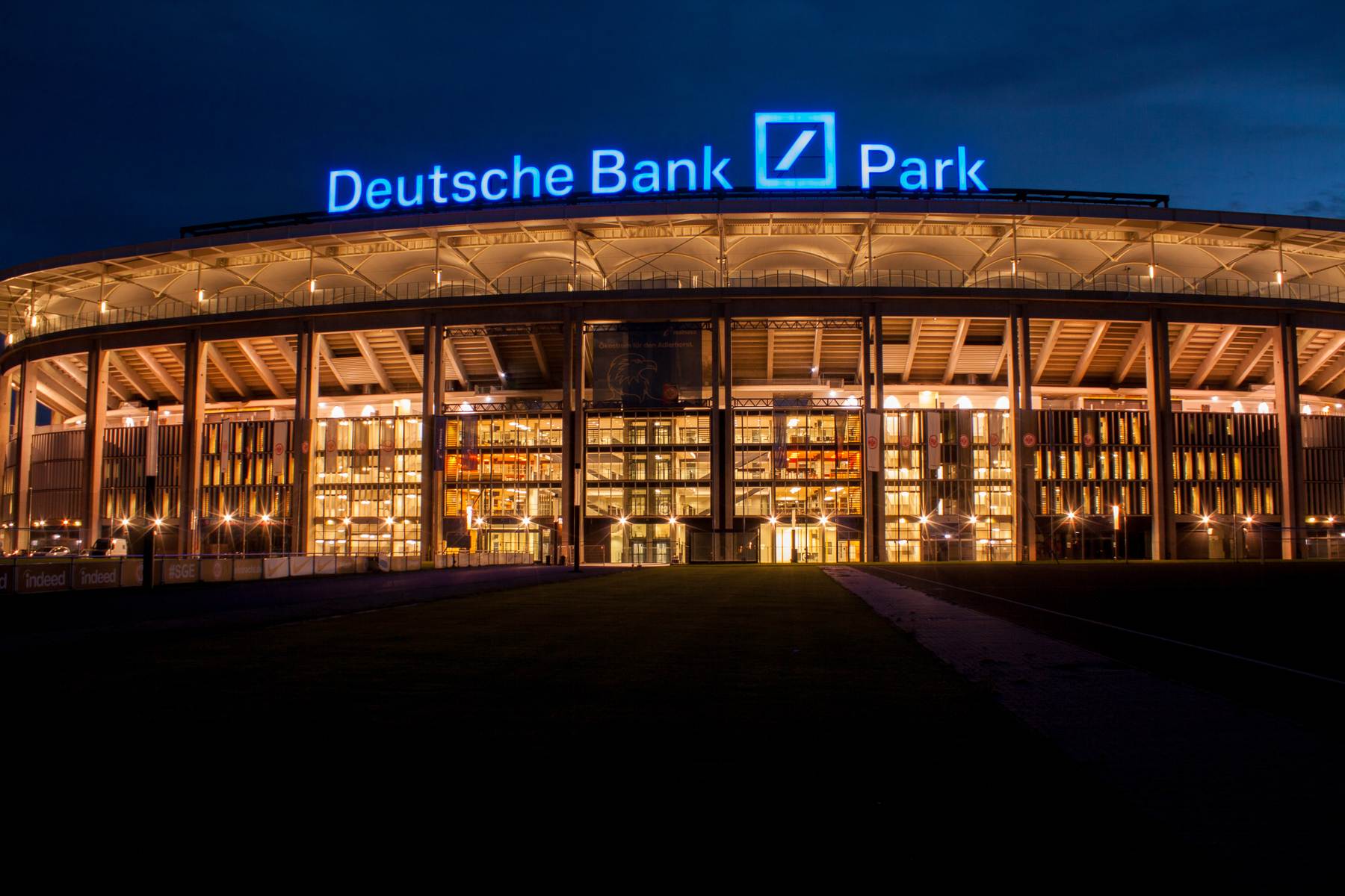 https://mdw-travel-data-us-east-1.s3.amazonaws.com/img/country/Germany/Deutsche-Bank-Park/img_01.jpg