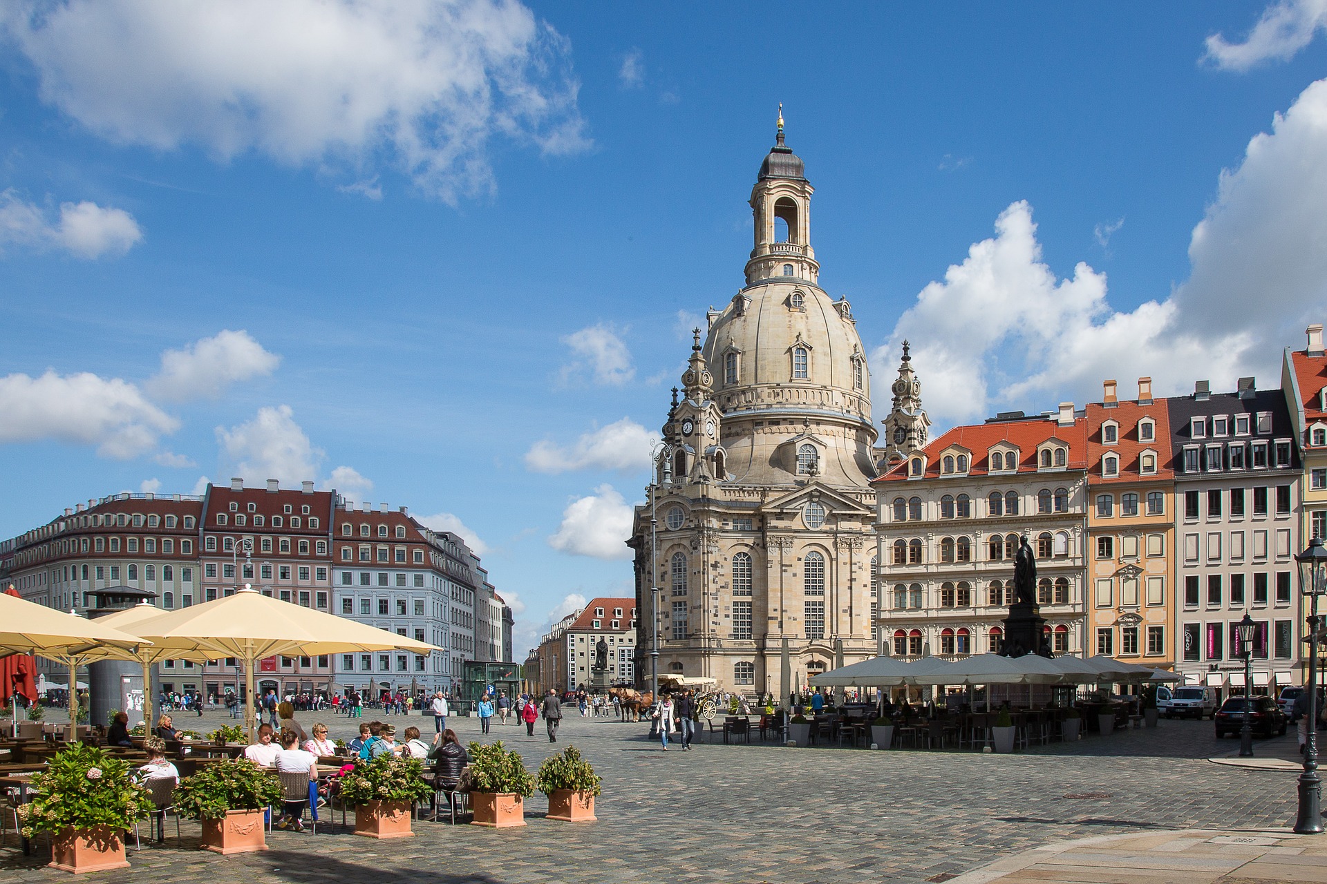 https://mdw-travel-data-us-east-1.s3.amazonaws.com/img/country/Germany/Dresden-Castle/img_02.jpg