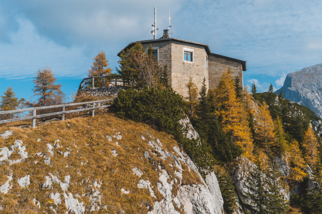 https://mdw-travel-data-us-east-1.s3.amazonaws.com/img/country/Germany/Eagles-Nest/img_00.jpg