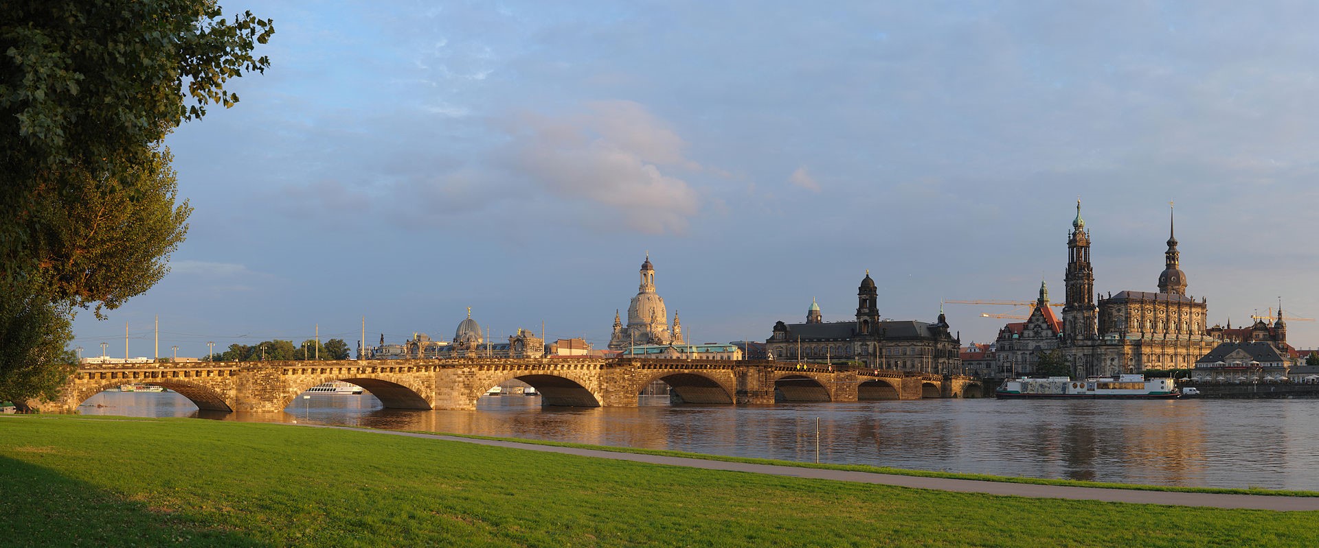 https://mdw-travel-data-us-east-1.s3.amazonaws.com/img/country/Germany/Elbe-Valley/img_00.jpg