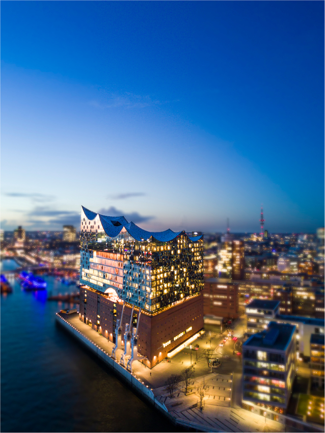 https://mdw-travel-data-us-east-1.s3.amazonaws.com/img/country/Germany/Elbphilharmonie/img_03.jpg