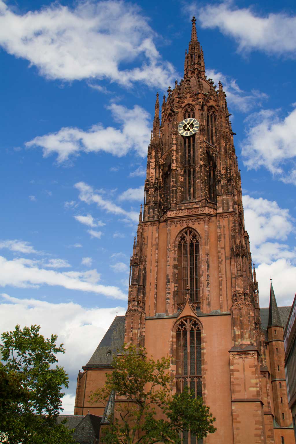 https://mdw-travel-data-us-east-1.s3.amazonaws.com/img/country/Germany/Frankfurt-Cathedral/img_01.jpg