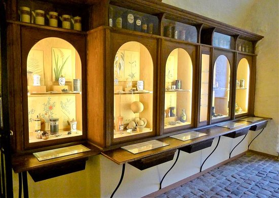 https://mdw-travel-data-us-east-1.s3.amazonaws.com/img/country/Germany/German-Pharmacy-Museum/img_01.jpg