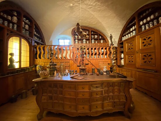 https://mdw-travel-data-us-east-1.s3.amazonaws.com/img/country/Germany/German-Pharmacy-Museum/img_03.jpg
