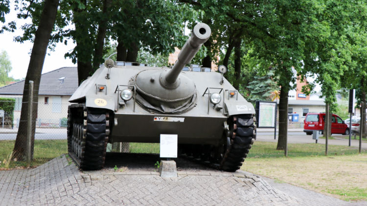 https://mdw-travel-data-us-east-1.s3.amazonaws.com/img/country/Germany/German-Tank-Museum/img_01.jpg