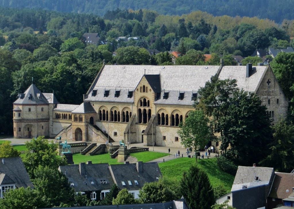 https://mdw-travel-data-us-east-1.s3.amazonaws.com/img/country/Germany/Goslar-Imperial-Palace/img_02.jpg