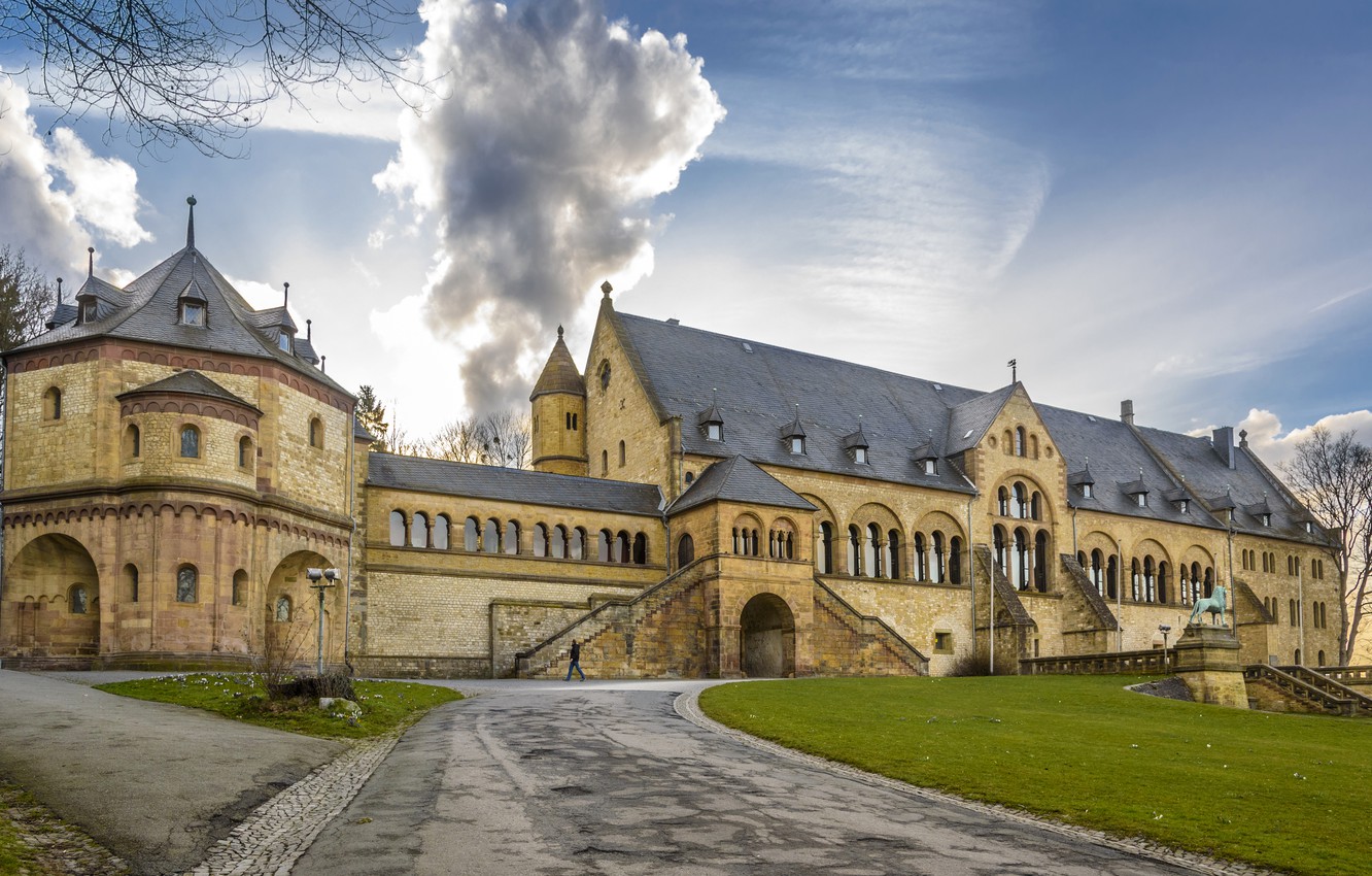 https://mdw-travel-data-us-east-1.s3.amazonaws.com/img/country/Germany/Goslar-Imperial-Palace/img_03.jpg