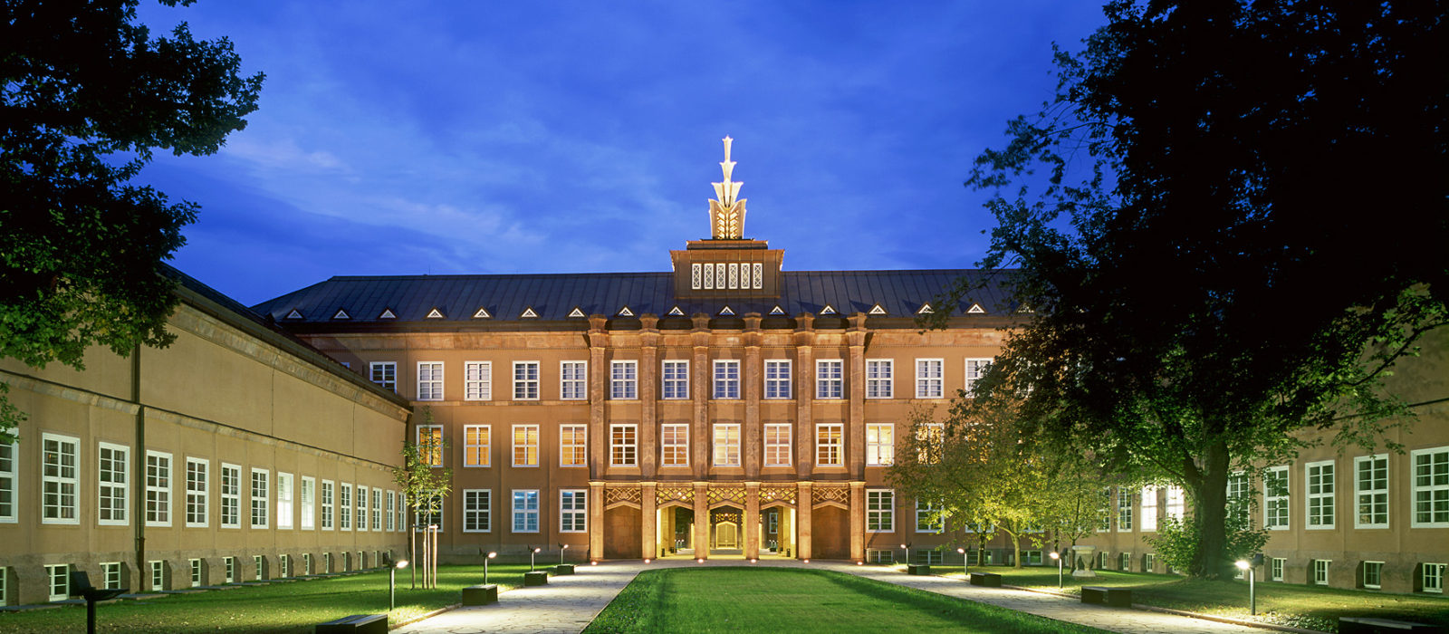 https://mdw-travel-data-us-east-1.s3.amazonaws.com/img/country/Germany/Grassi-Museum/img_01.jpg