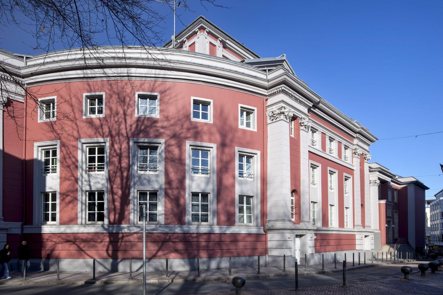 https://mdw-travel-data-us-east-1.s3.amazonaws.com/img/country/Germany/Grillo-Theatre/img_02.jpg