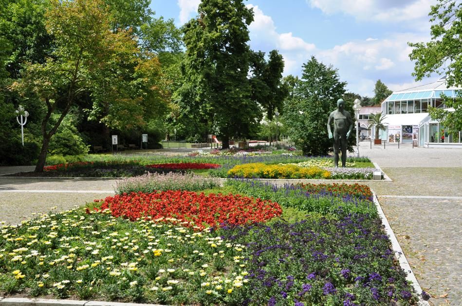 https://mdw-travel-data-us-east-1.s3.amazonaws.com/img/country/Germany/Grugapark/img_01.jpg