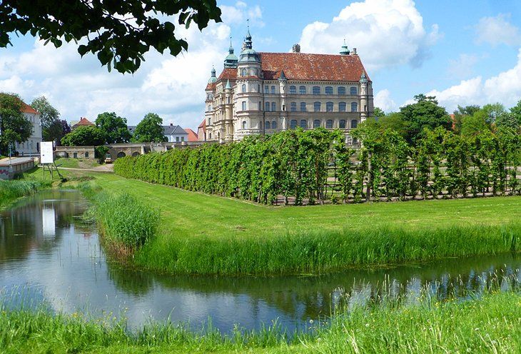 https://mdw-travel-data-us-east-1.s3.amazonaws.com/img/country/Germany/Gustrow-Palace/img_03.jpg