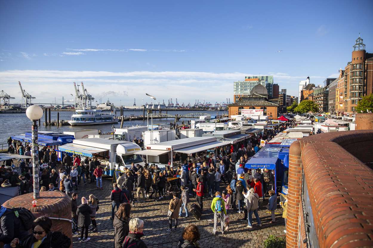 https://mdw-travel-data-us-east-1.s3.amazonaws.com/img/country/Germany/Hamburg-Fish-Market/img_02.jpg