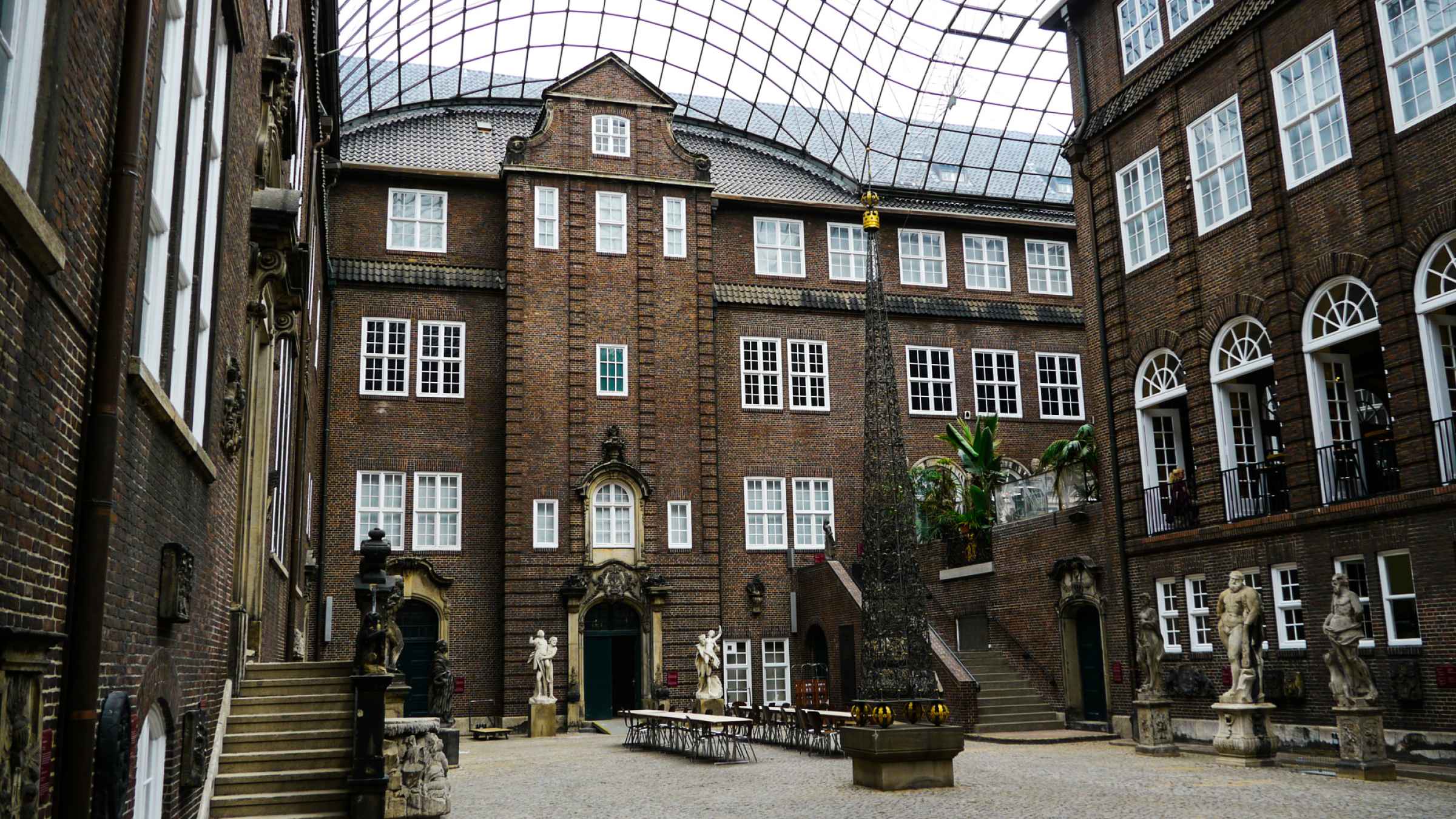 https://mdw-travel-data-us-east-1.s3.amazonaws.com/img/country/Germany/Hamburg-Museum/img_01.jpg
