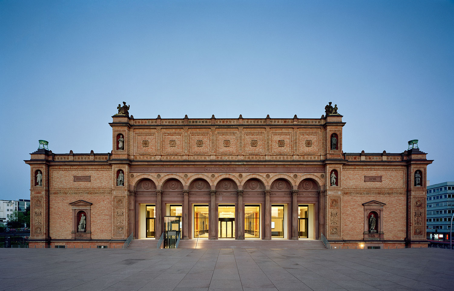 https://mdw-travel-data-us-east-1.s3.amazonaws.com/img/country/Germany/Hamburger-Kunsthalle/img_02.jpg