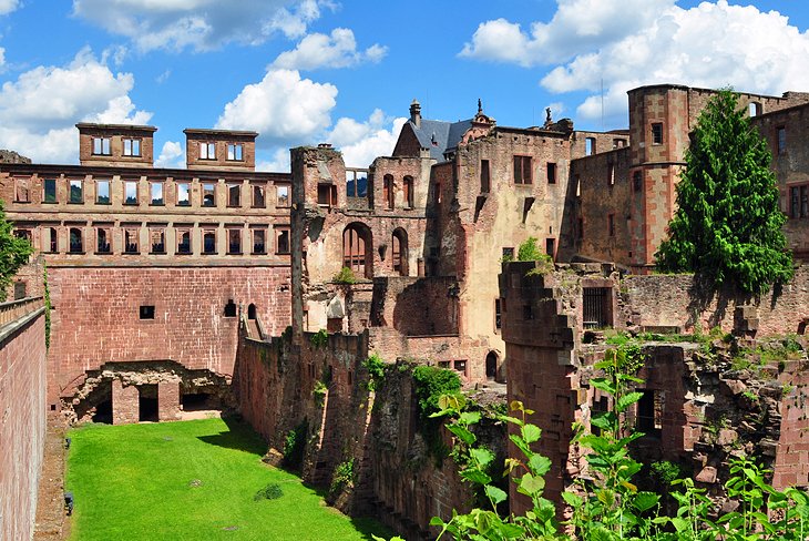 https://mdw-travel-data-us-east-1.s3.amazonaws.com/img/country/Germany/Heidelberg-Marketplace/img_03.jpg