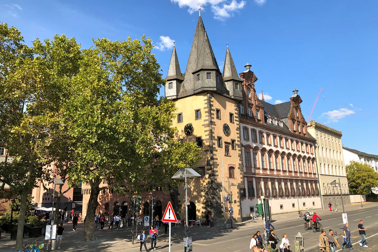 https://mdw-travel-data-us-east-1.s3.amazonaws.com/img/country/Germany/Historical-Museum-Frankfurt/img_03.jpg