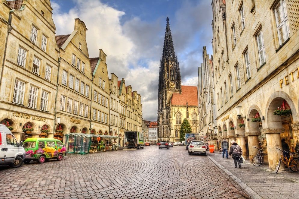 https://mdw-travel-data-us-east-1.s3.amazonaws.com/img/country/Germany/Historical-Town-Hall-of-Munster/img_03.jpg