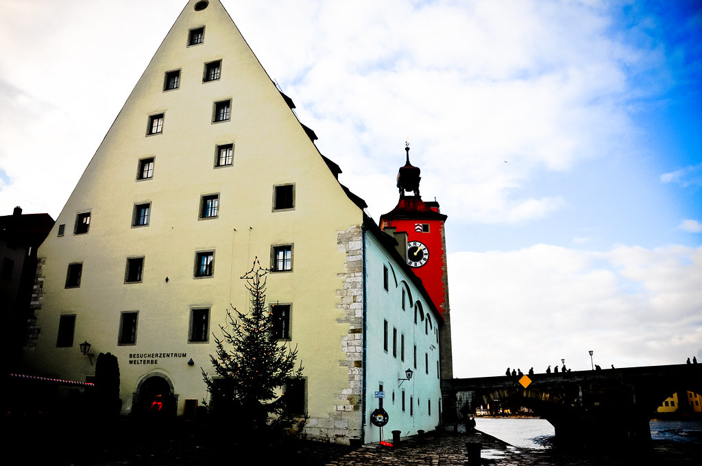 https://mdw-travel-data-us-east-1.s3.amazonaws.com/img/country/Germany/Historical-Wurstkuchl-Regensburg/img_01.jpg