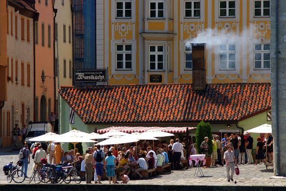 https://mdw-travel-data-us-east-1.s3.amazonaws.com/img/country/Germany/Historical-Wurstkuchl-Regensburg/img_03.jpg