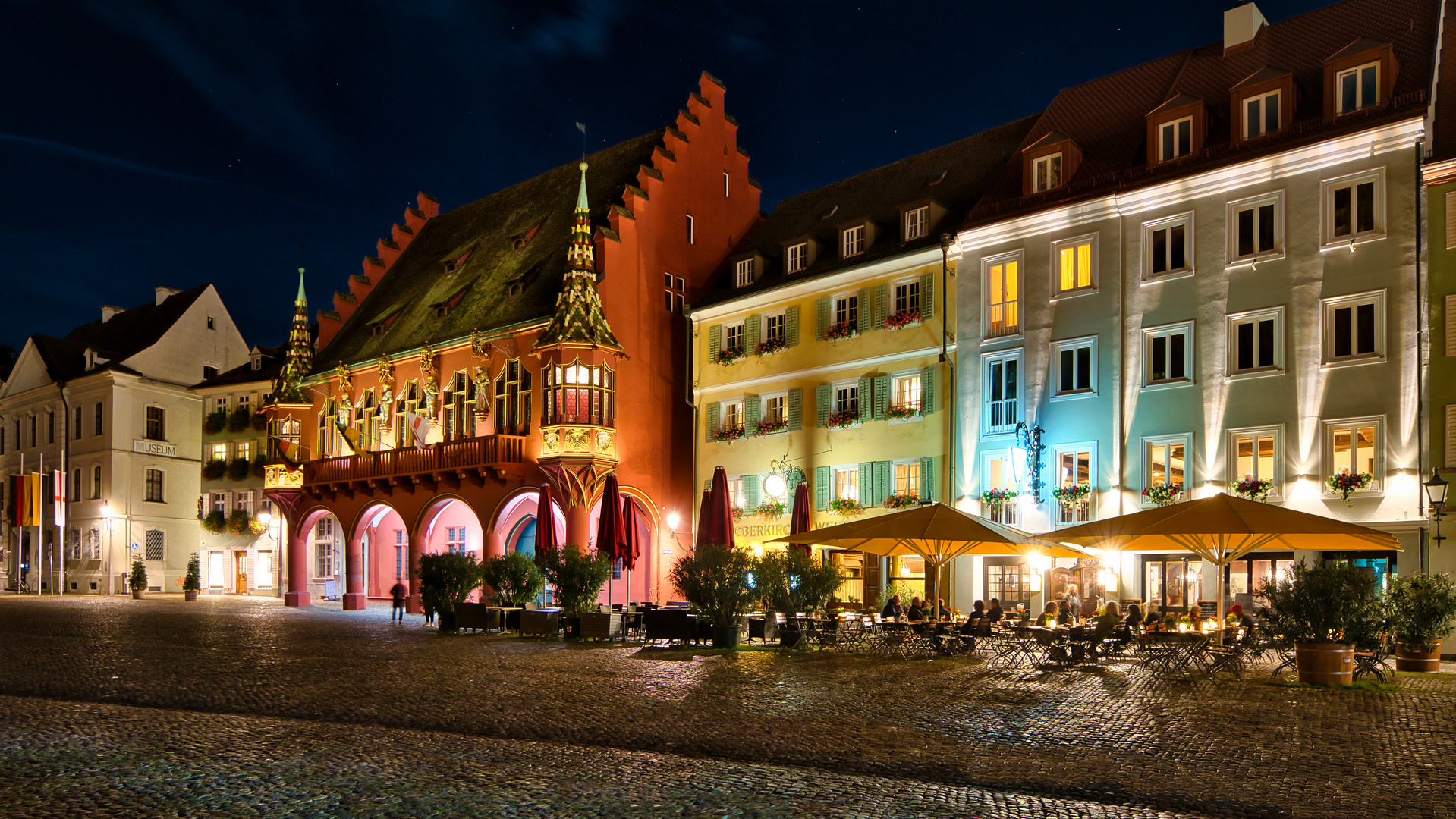 https://mdw-travel-data-us-east-1.s3.amazonaws.com/img/country/Germany/Historisches-Kaufhaus/img_01.jpg