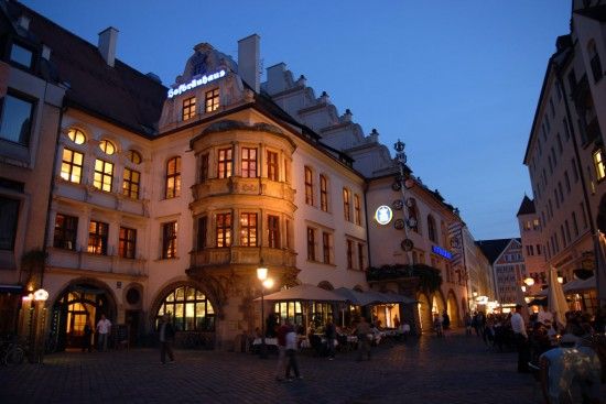 https://mdw-travel-data-us-east-1.s3.amazonaws.com/img/country/Germany/Hofbrauhaus/img_02.jpg