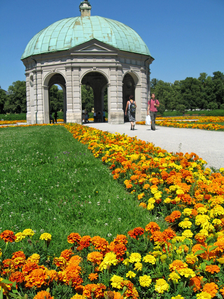 https://mdw-travel-data-us-east-1.s3.amazonaws.com/img/country/Germany/Hofgarten/img_01.jpg