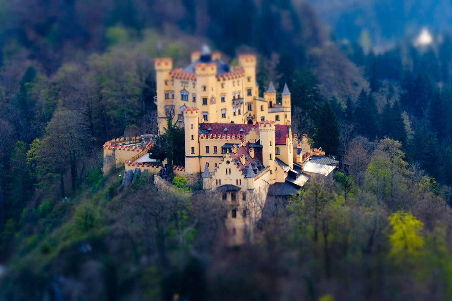 https://mdw-travel-data-us-east-1.s3.amazonaws.com/img/country/Germany/Hohenschwangau-Castle/img_03.jpg