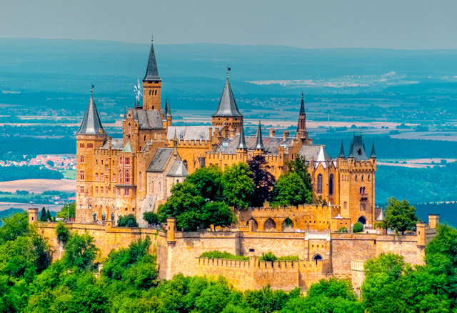 https://mdw-travel-data-us-east-1.s3.amazonaws.com/img/country/Germany/Hohenzollern-Castle/img_03.jpg