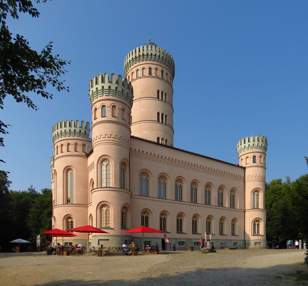 https://mdw-travel-data-us-east-1.s3.amazonaws.com/img/country/Germany/Jagdschloss-Granitz/img_03.jpg