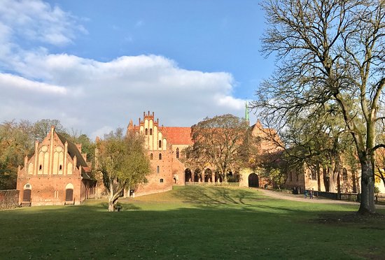https://mdw-travel-data-us-east-1.s3.amazonaws.com/img/country/Germany/Kloster-Chorin/img_01.jpg