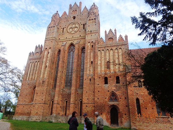 https://mdw-travel-data-us-east-1.s3.amazonaws.com/img/country/Germany/Kloster-Chorin/img_02.jpg