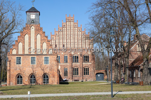 https://mdw-travel-data-us-east-1.s3.amazonaws.com/img/country/Germany/Kloster-Zinna/img_02.jpg