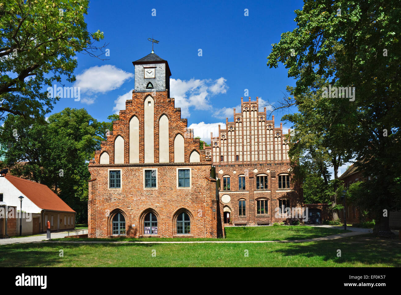 https://mdw-travel-data-us-east-1.s3.amazonaws.com/img/country/Germany/Kloster-Zinna/img_03.jpg