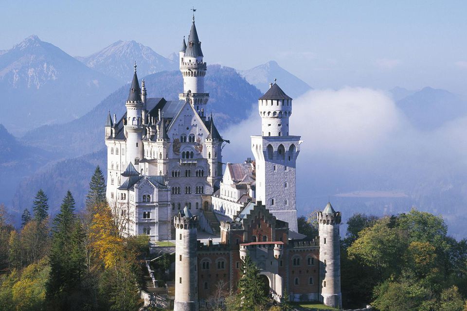 https://mdw-travel-data-us-east-1.s3.amazonaws.com/img/country/Germany/Konigsallee/img_03.jpg