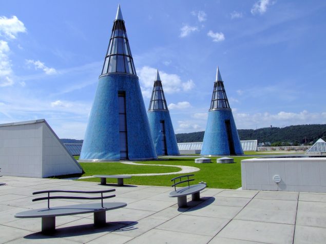 https://mdw-travel-data-us-east-1.s3.amazonaws.com/img/country/Germany/Kunst--und-Ausstellungshalle/img_03.jpg