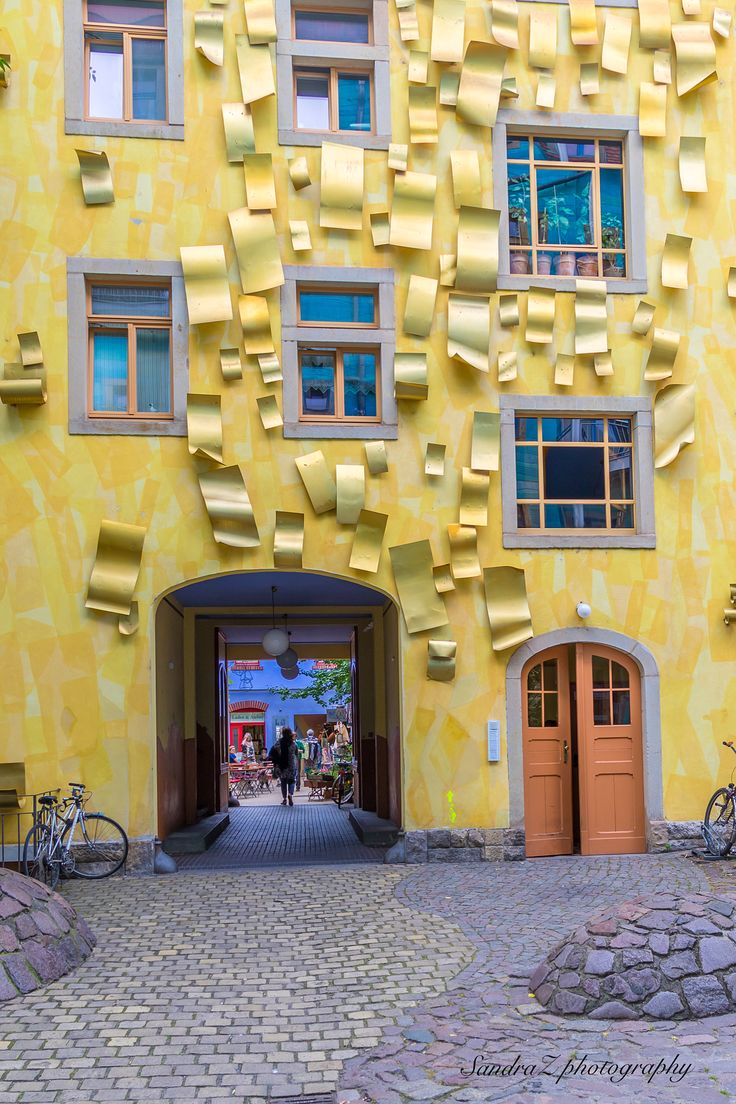 https://mdw-travel-data-us-east-1.s3.amazonaws.com/img/country/Germany/Kunsthofpassage/img_03.jpg