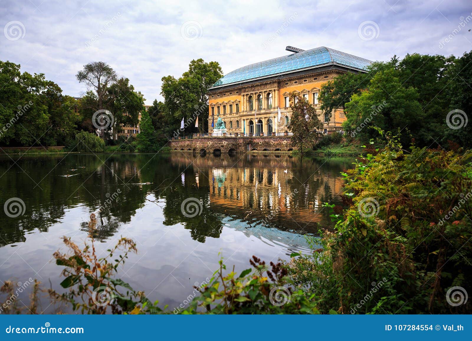 https://mdw-travel-data-us-east-1.s3.amazonaws.com/img/country/Germany/Kunstsammlung-Nordrhein-Westfalen/img_02.jpg
