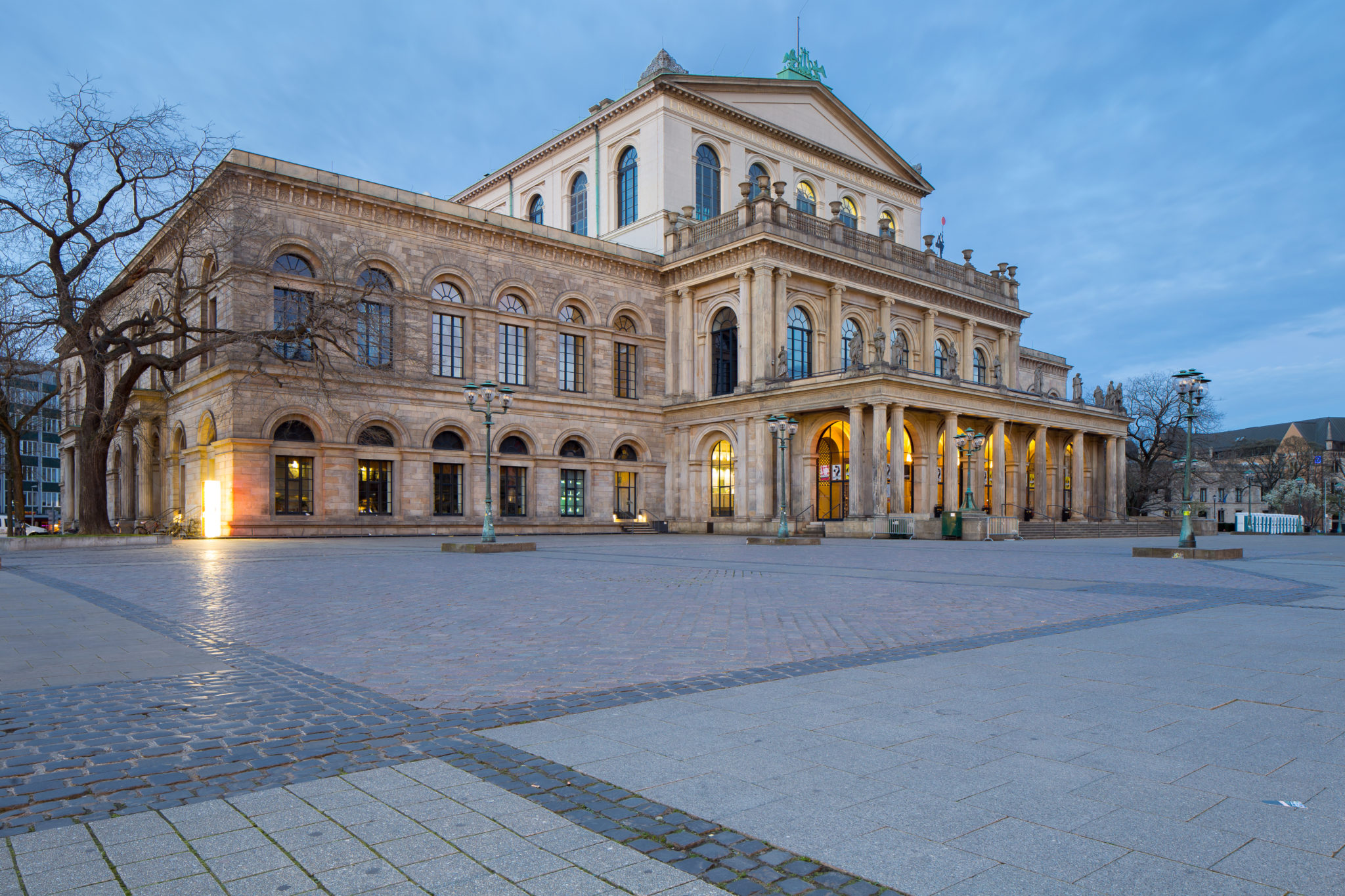 https://mdw-travel-data-us-east-1.s3.amazonaws.com/img/country/Germany/Leineschloss/img_01.jpg