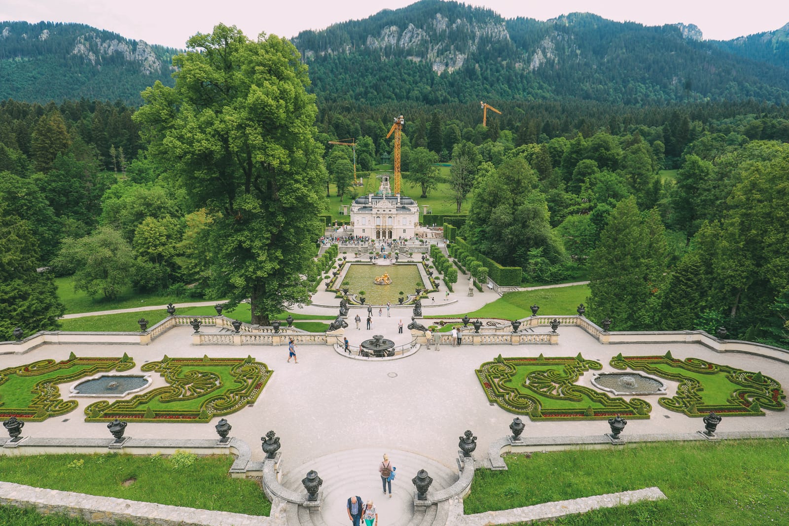 https://mdw-travel-data-us-east-1.s3.amazonaws.com/img/country/Germany/Linderhof-Palace/img_00.jpg