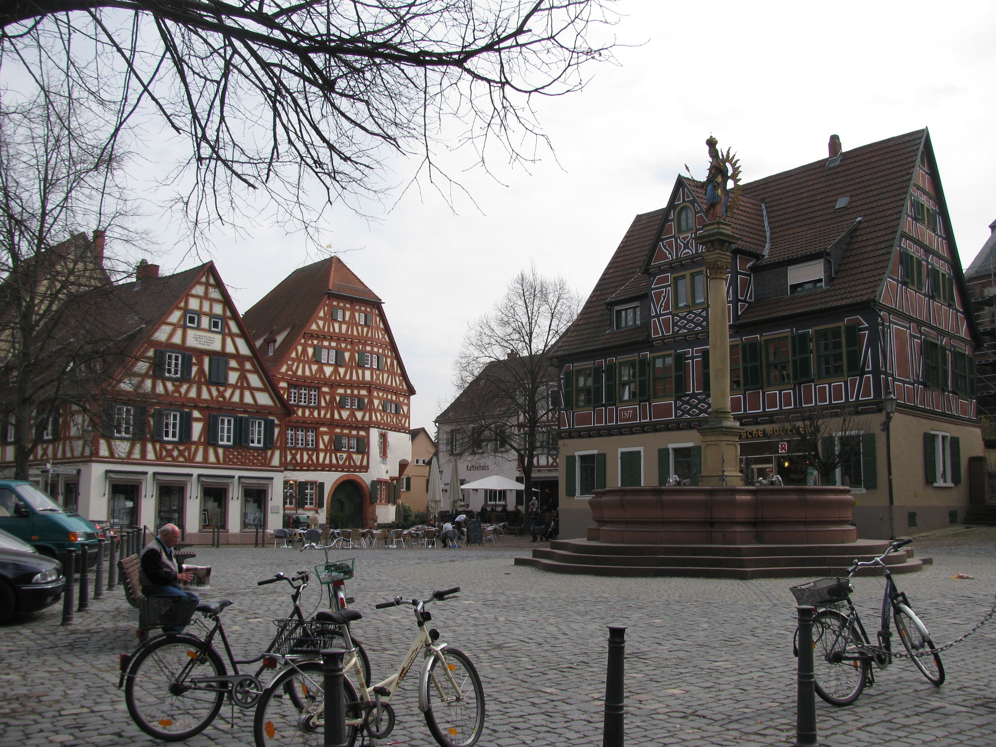 https://mdw-travel-data-us-east-1.s3.amazonaws.com/img/country/Germany/Little-Square/img_02.jpg