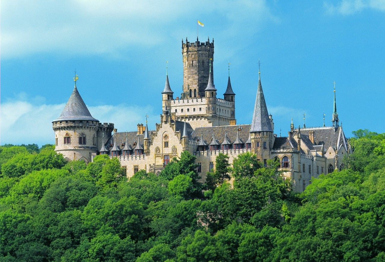 https://mdw-travel-data-us-east-1.s3.amazonaws.com/img/country/Germany/Marienburg-Castle/img_03.jpg