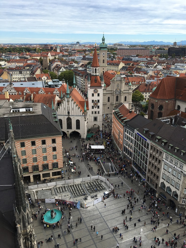 https://mdw-travel-data-us-east-1.s3.amazonaws.com/img/country/Germany/Marienplatz/img_03.jpg